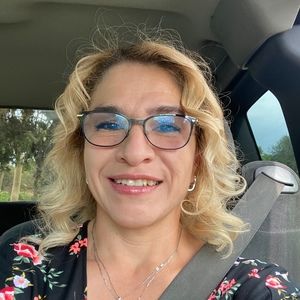 Meet your Posher, Antonia